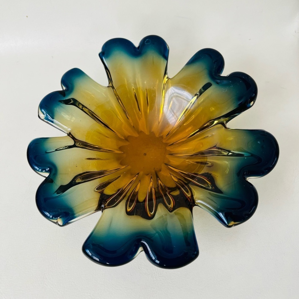 Vintage mid century Murano flower shape bowl - Picture 11 of 12